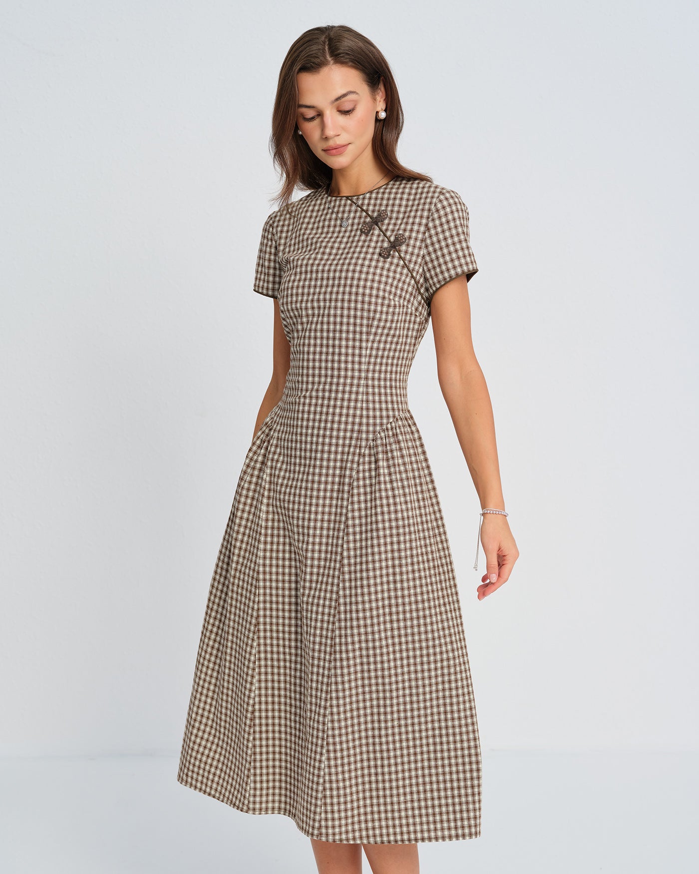 Vestido Midi de Cuello Redondo a Cuadros Marrón