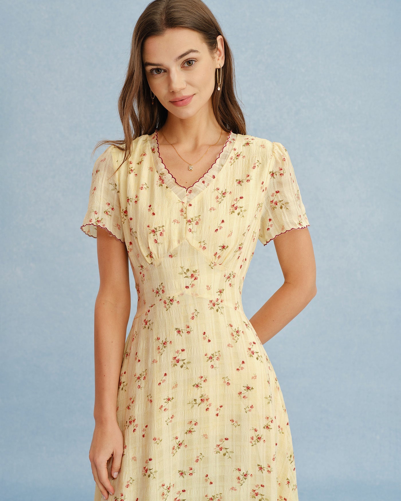 Vestido Midi Floral con Cuello en V Amarillo