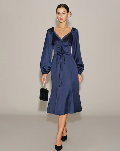 Vestido Midi Arrugado de Satén Marino con Escote en V