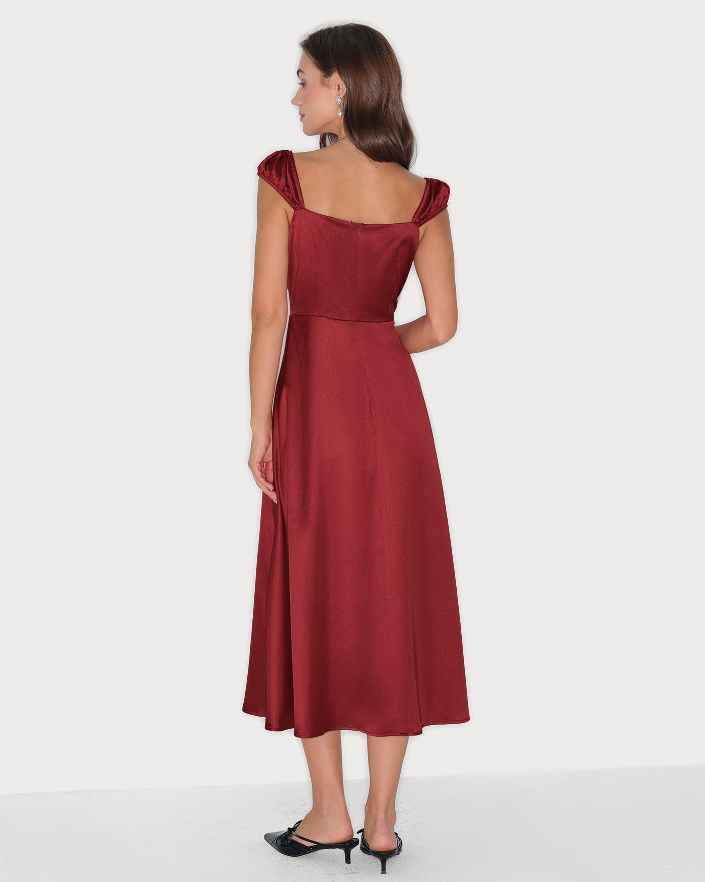 Vestido Midi de Satén con Escote Corazón Rojo