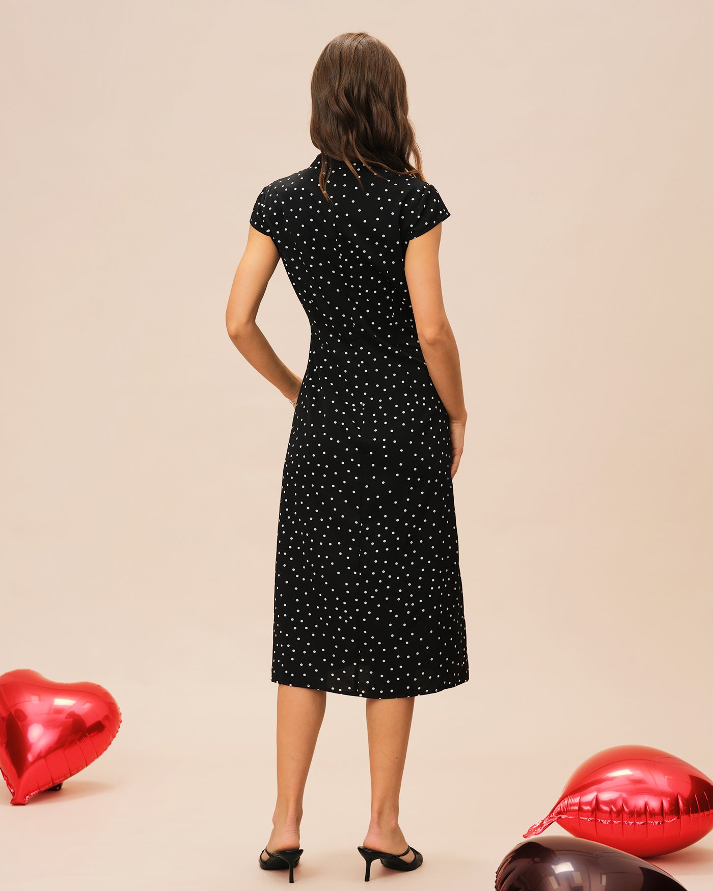 Vestido Midi de Lunares con Cuello Mandarin Negro