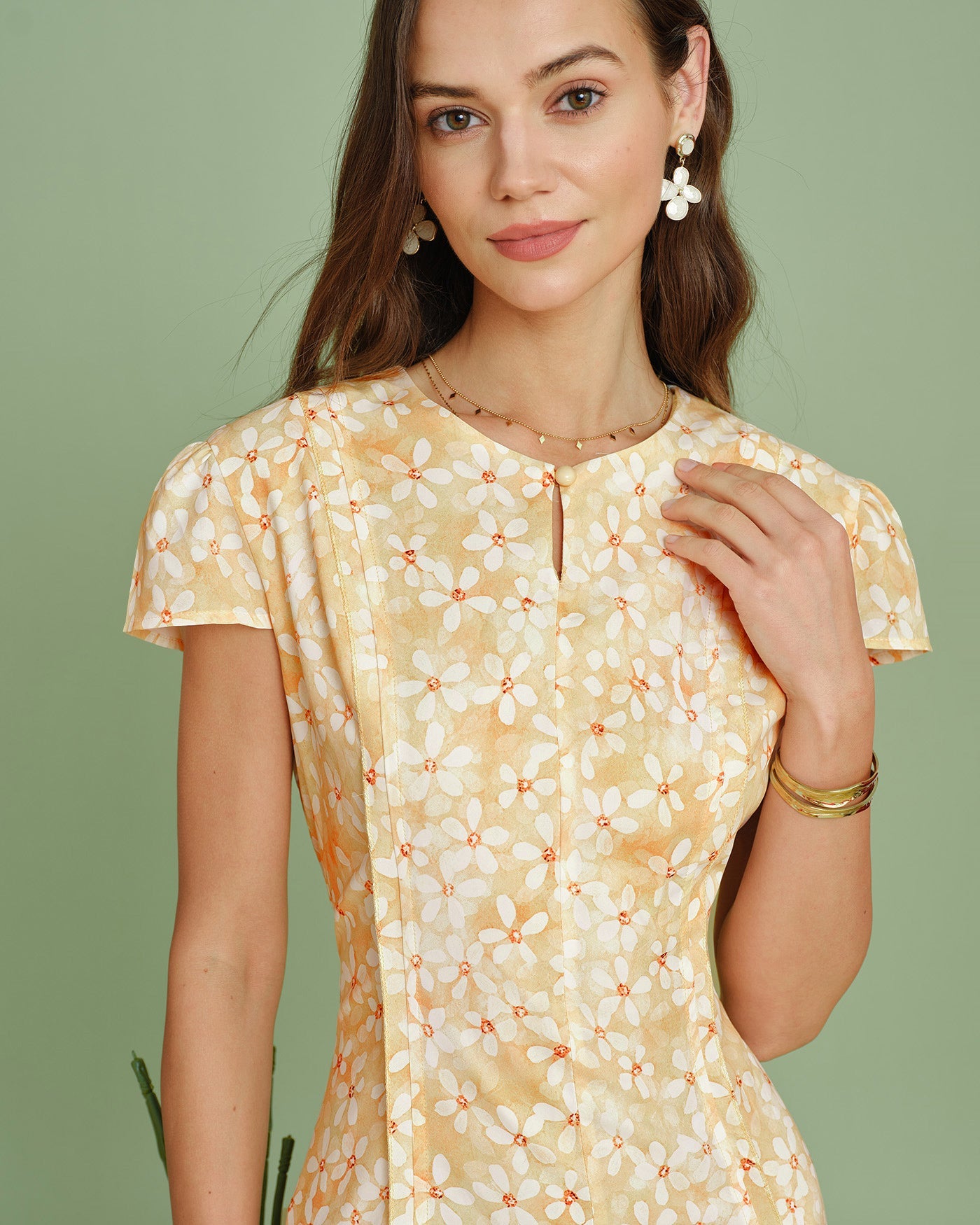 Vestido Midi Floral con Mangas Tipo Capa Amarillo