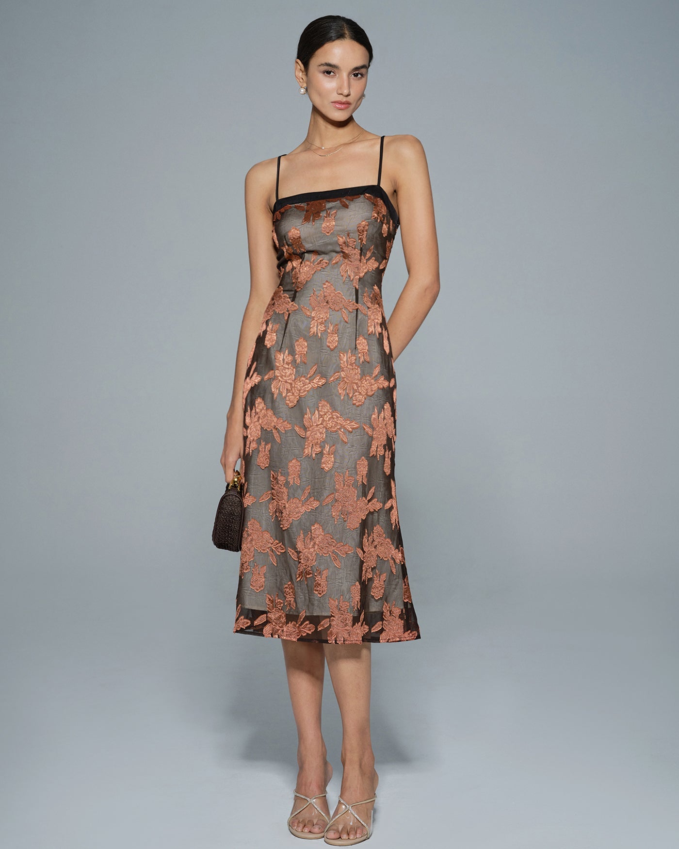 Vestido Midi Floral de Caramelo