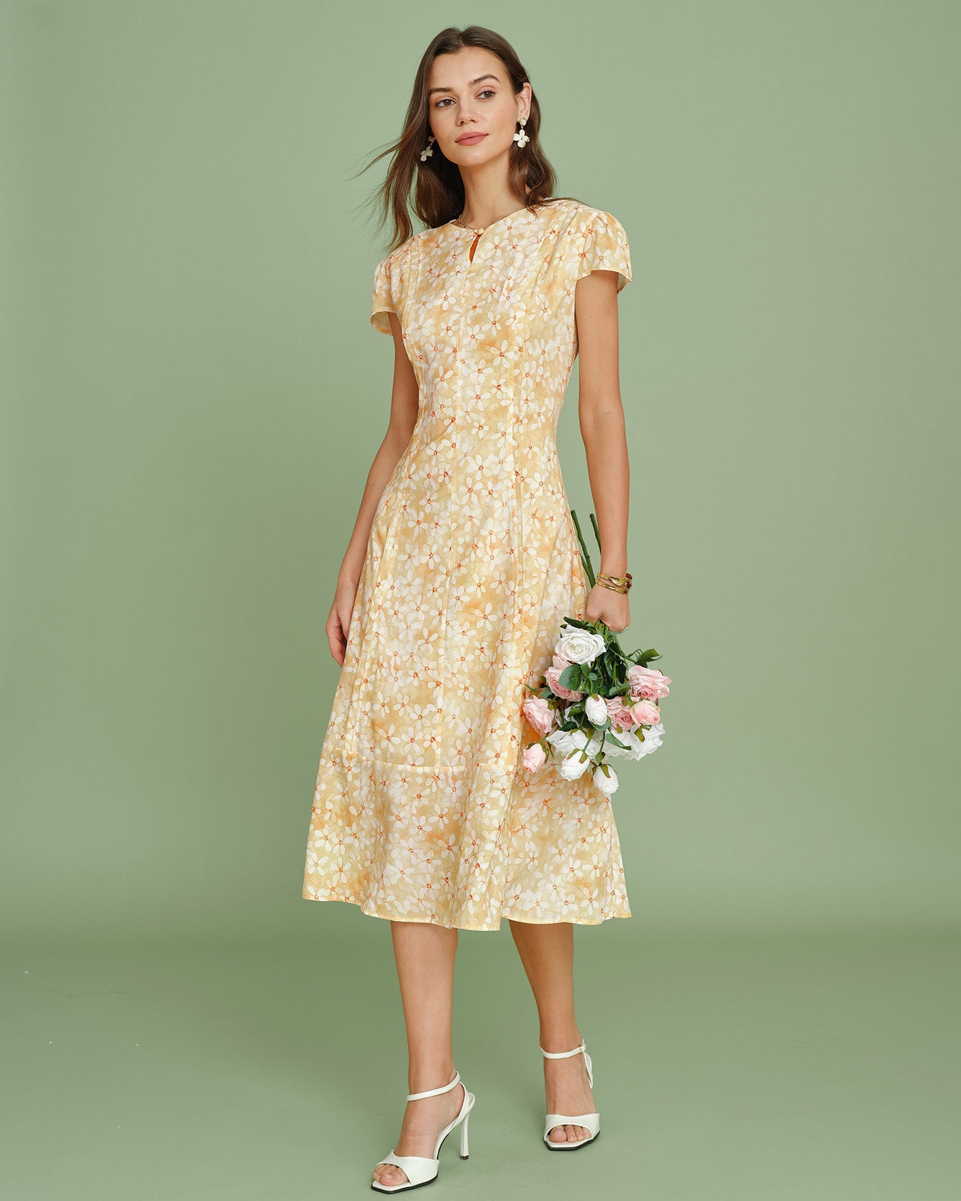 Vestido Midi Floral con Mangas Tipo Capa Amarillo