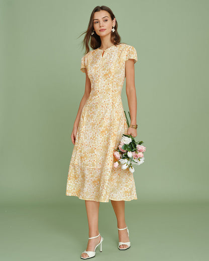 Vestido Midi Floral con Mangas Tipo Capa Amarillo