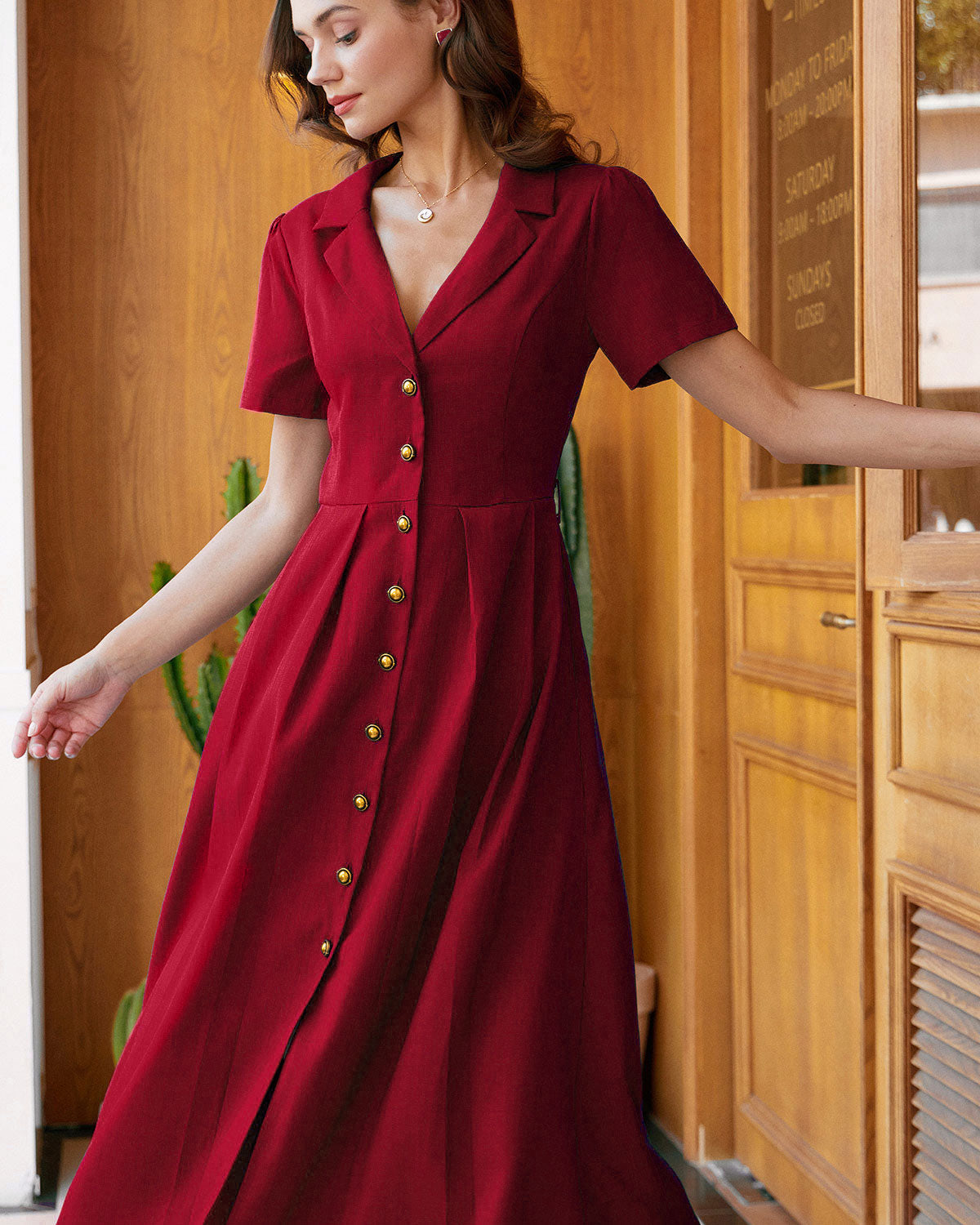 Vestido Midi Plisado Rojo en A con Botones