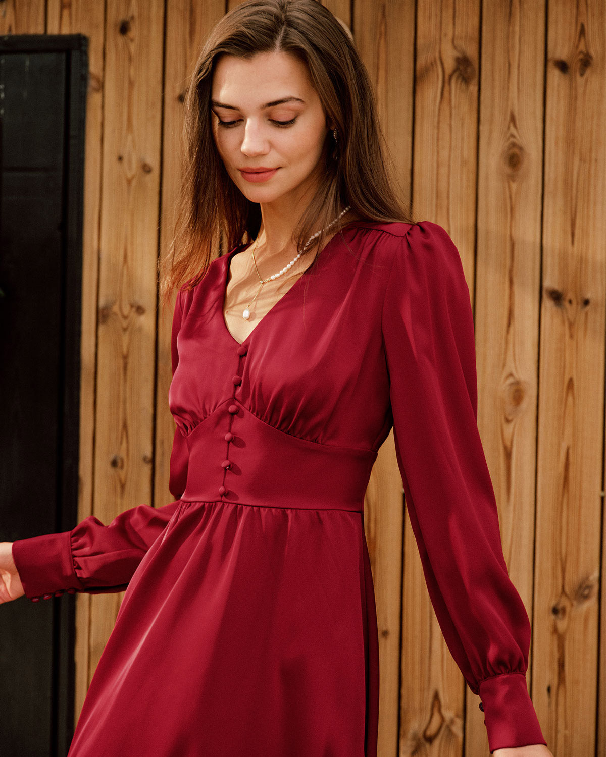 Vestido Midi de Satén Rojo Vino con Escote en V