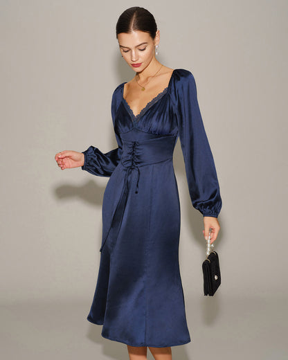 Vestido Midi Arrugado de Satén Marino con Escote en V