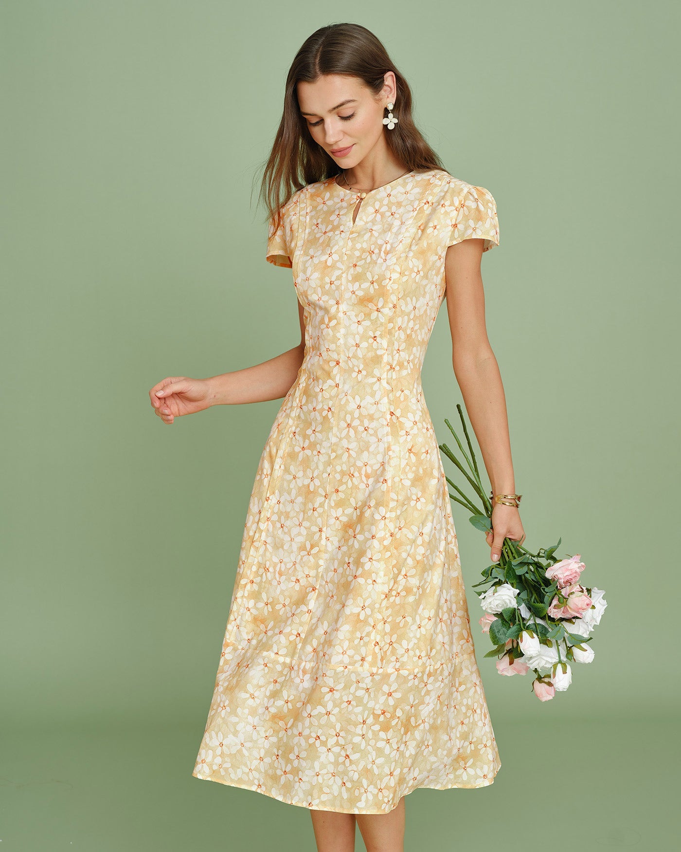 Vestido Midi Floral con Mangas Tipo Capa Amarillo