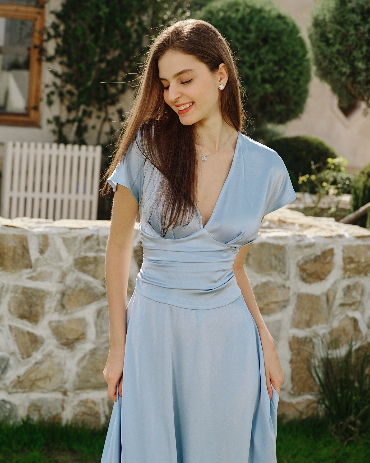 Vestido Midi Plisado de Hombros Caídos Azul