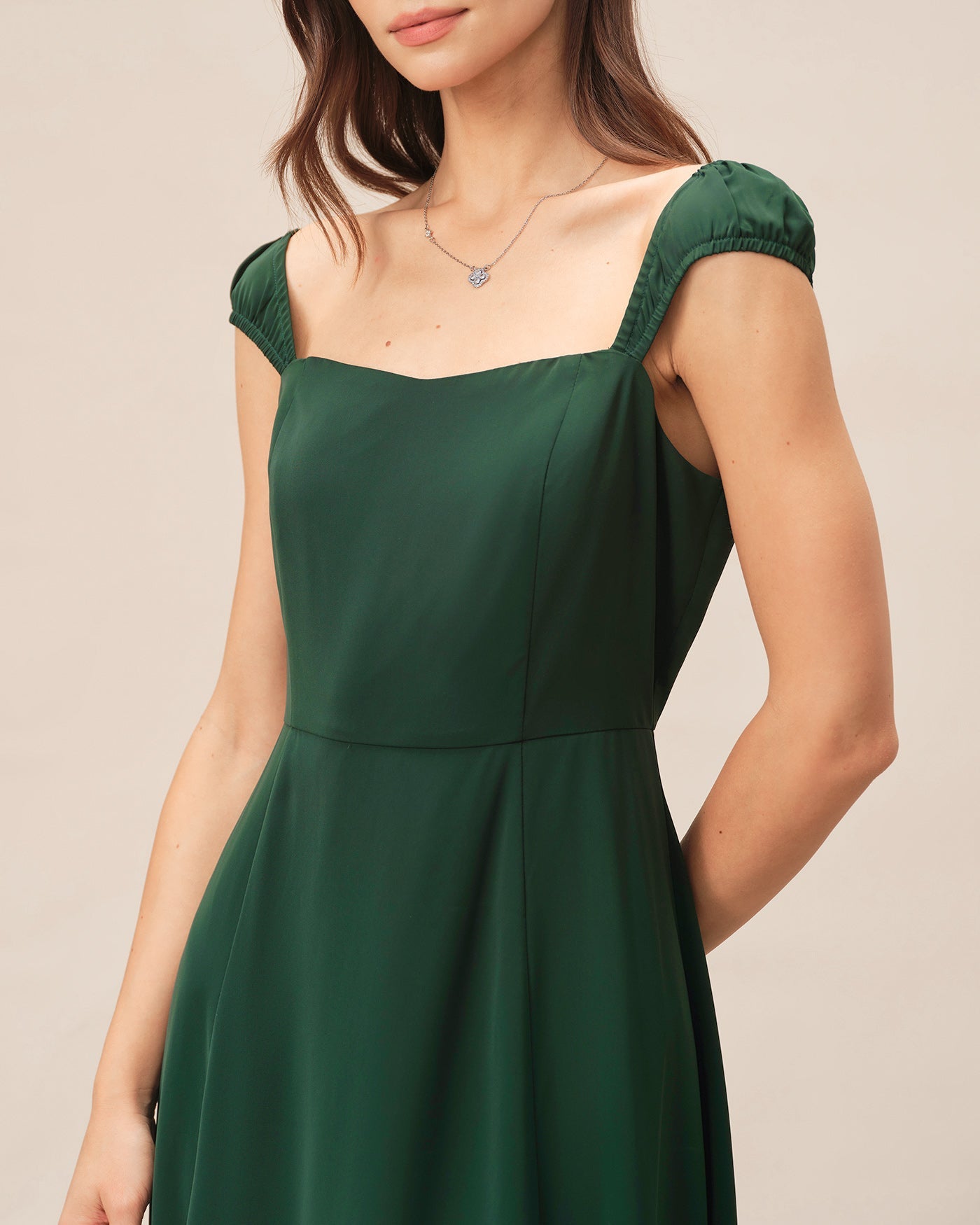 Vestido Midi de Cuello Cuadrado y Manga Corta Verde