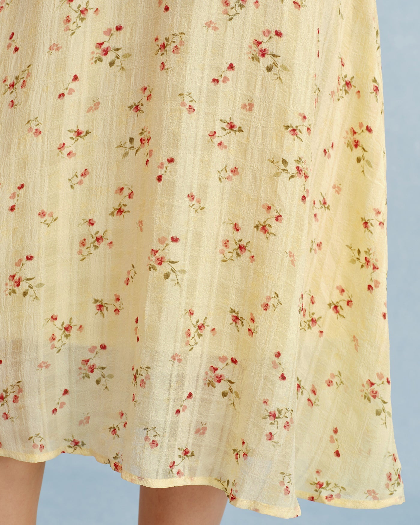 Vestido Midi Floral con Cuello en V Amarillo
