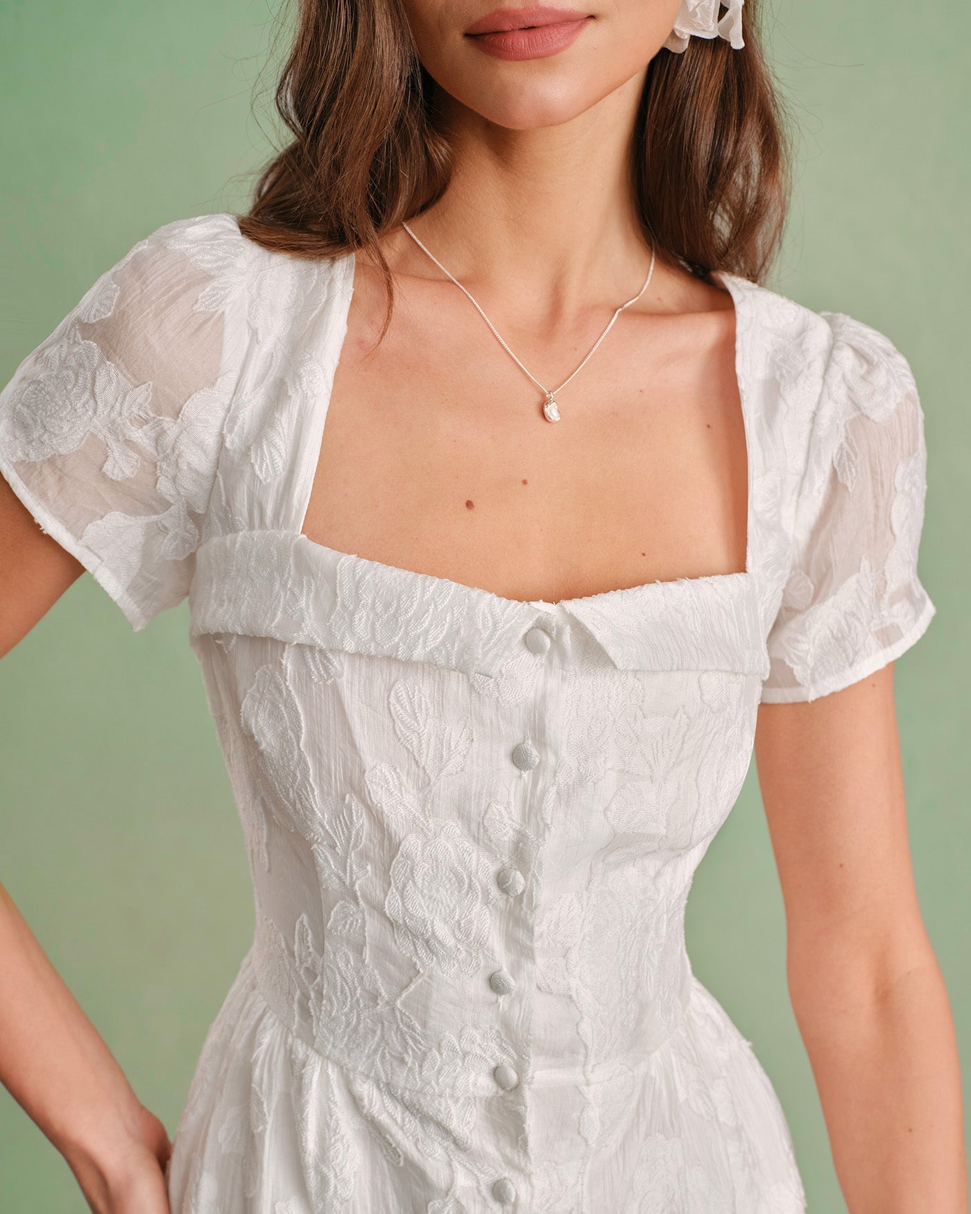 Vestido Midi Blanco con Escote Cuadrado y Cruce