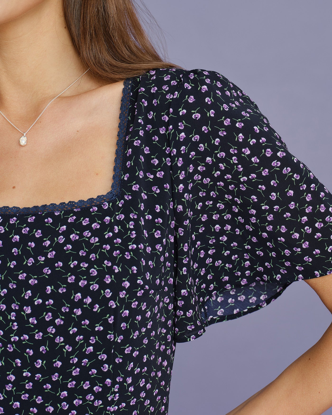 Vestido Midi con Mangas de Mariposa Floral Morado