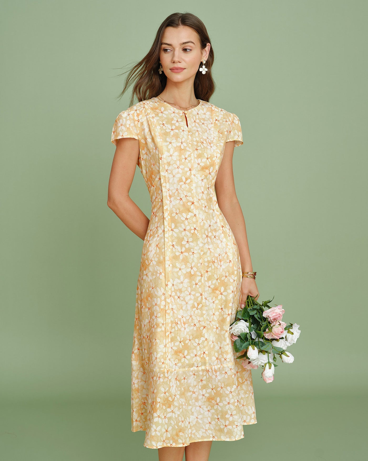 Vestido Midi Floral con Mangas Tipo Capa Amarillo
