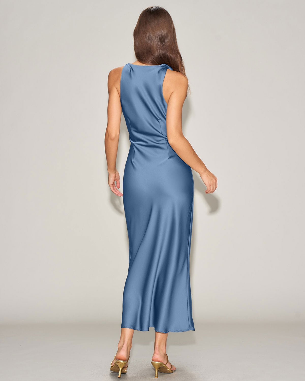 Vestido Midi de Satén Azul con Escote Barco