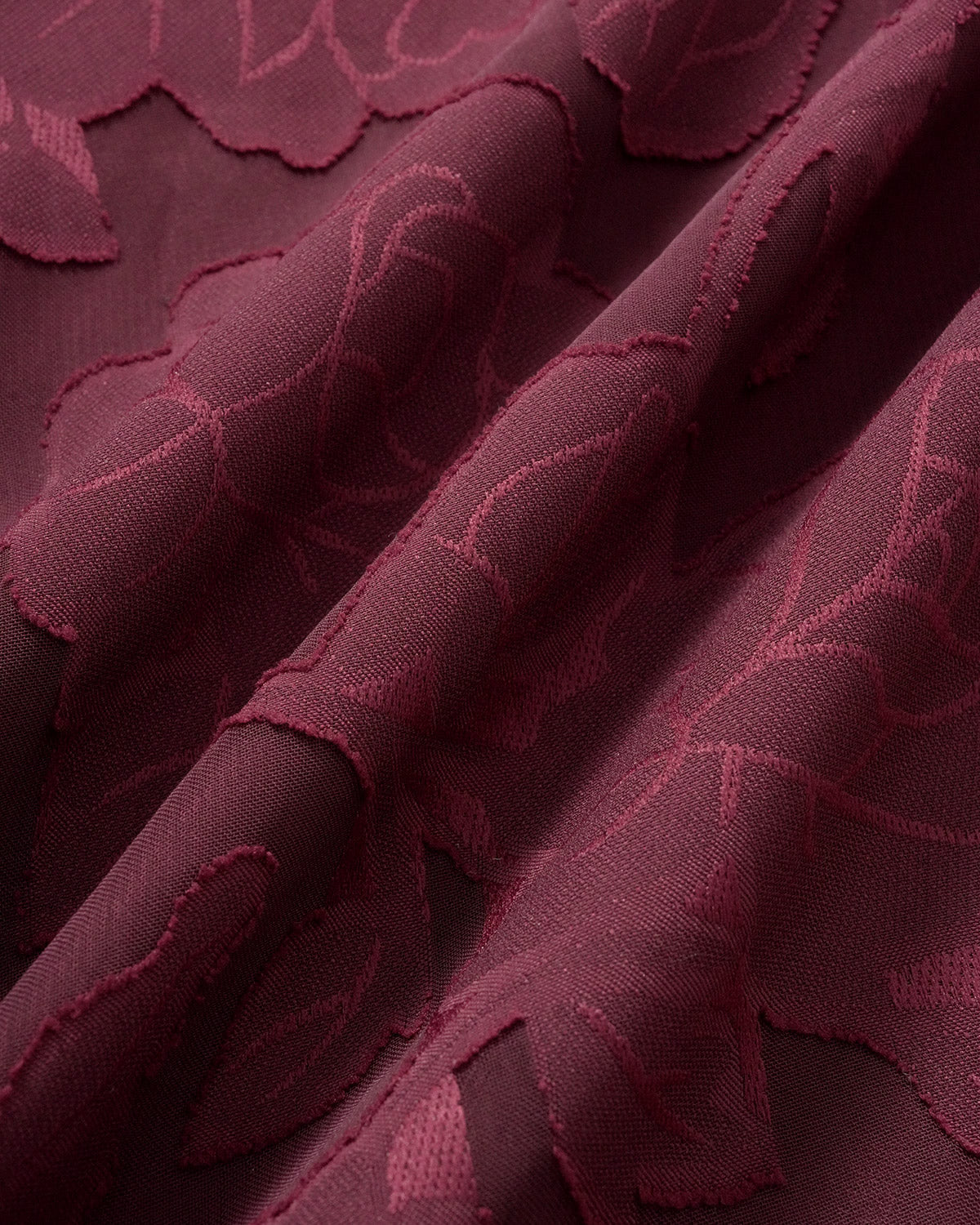 Vestido Midi Jacquard Rojo Vino con Abertura