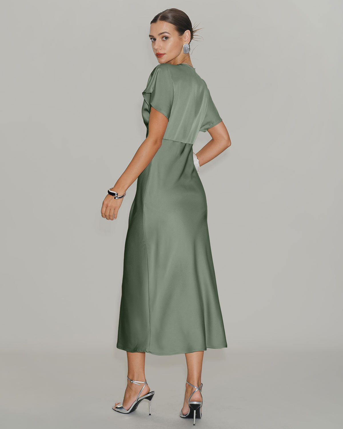 Vestido Midi A-Line Verde de Satén con Escote en V