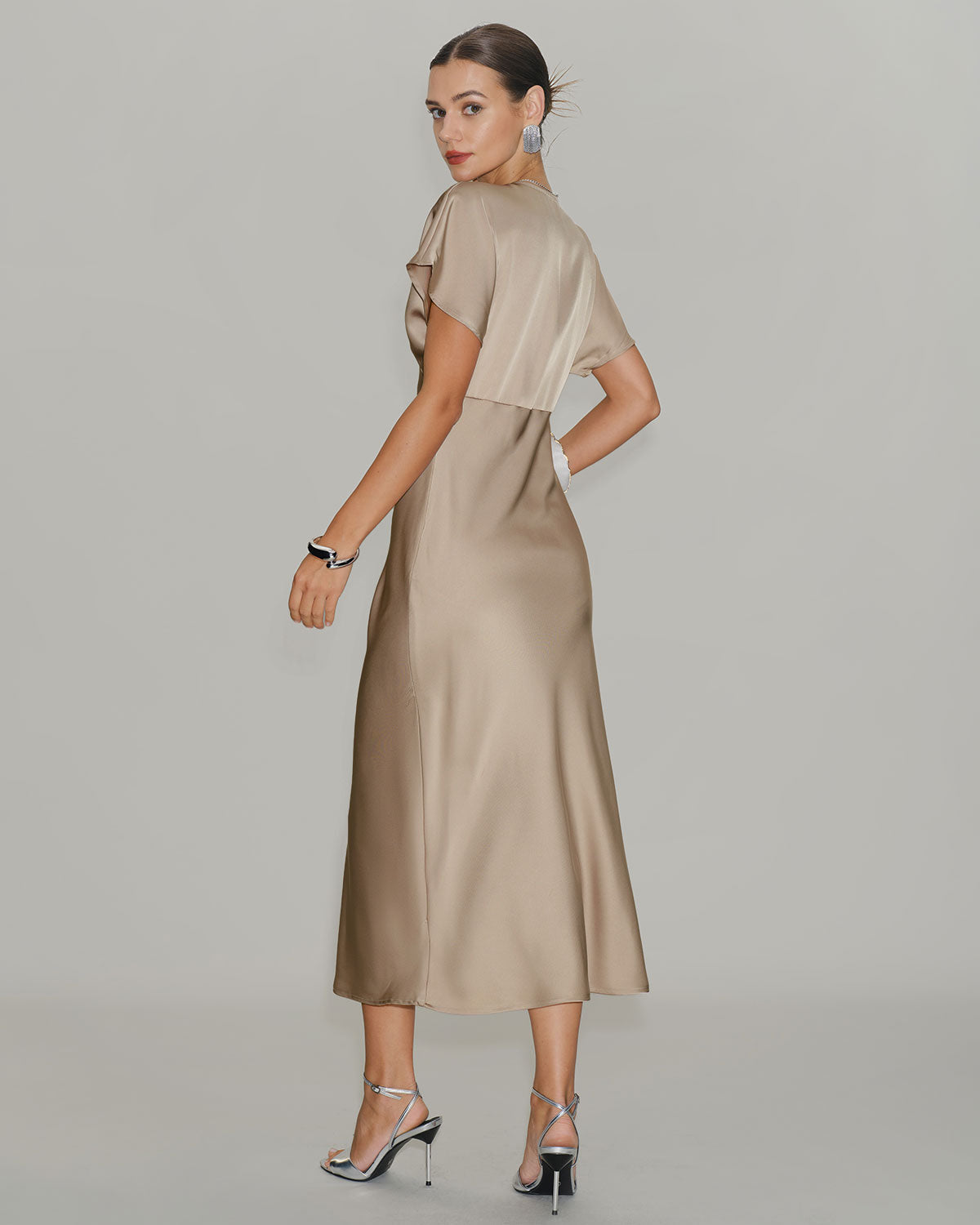 Vestido Midi A-Line de Satén Melocotón con Escote en V