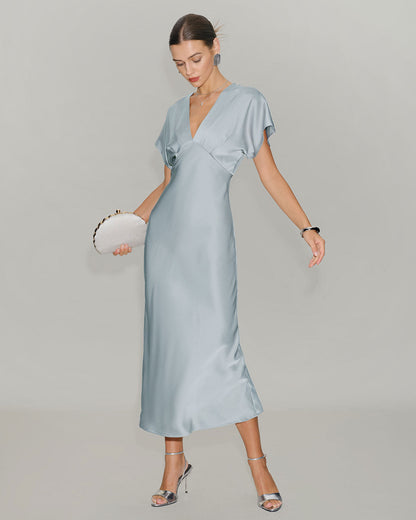 Vestido Midi de Satén con Cuello en V y Mangas Acampanadas
