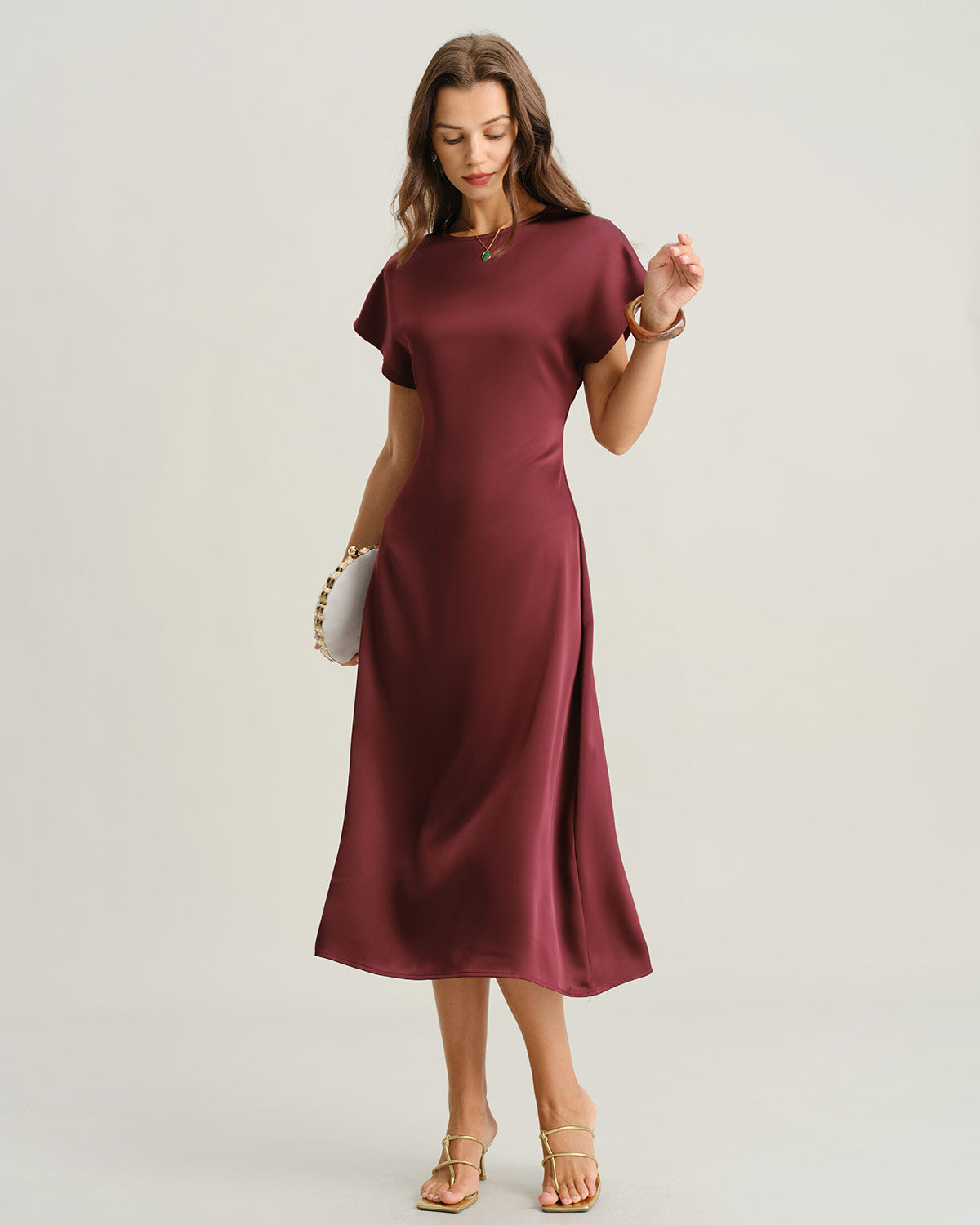 Vestido Midi A-Line de Satén Rojo con Mangas de Cowl