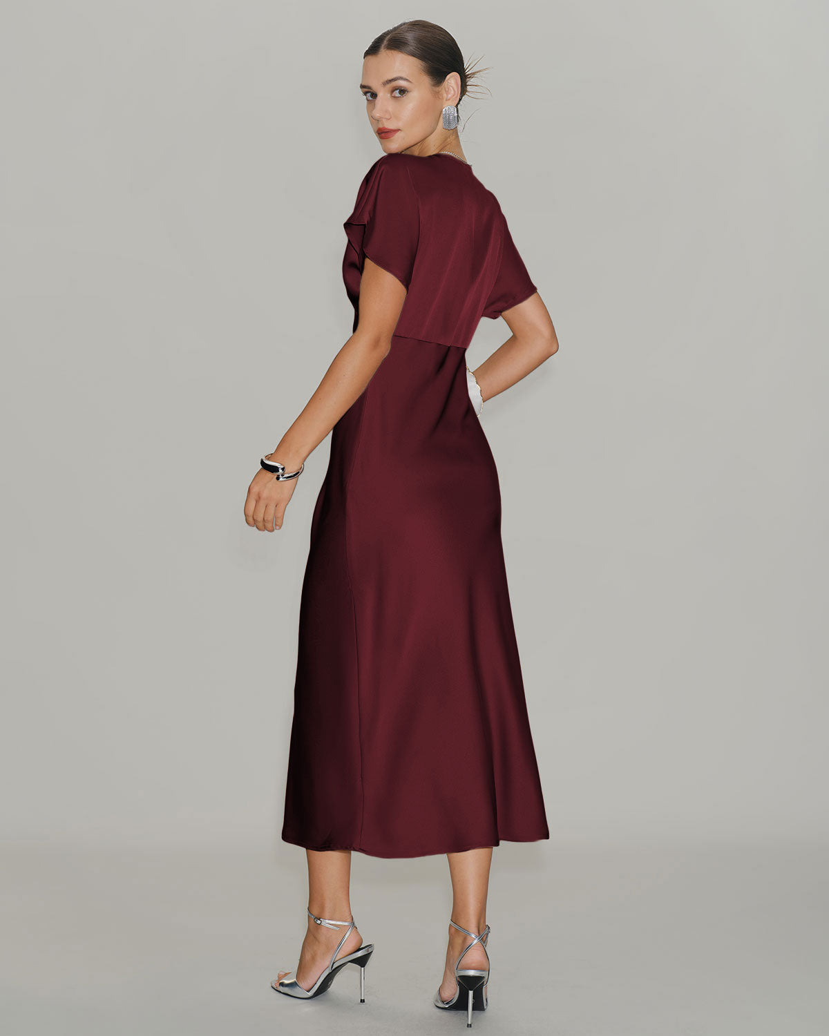 Vestido Midi de Satén Rojo Vino con Mangas de Cowl