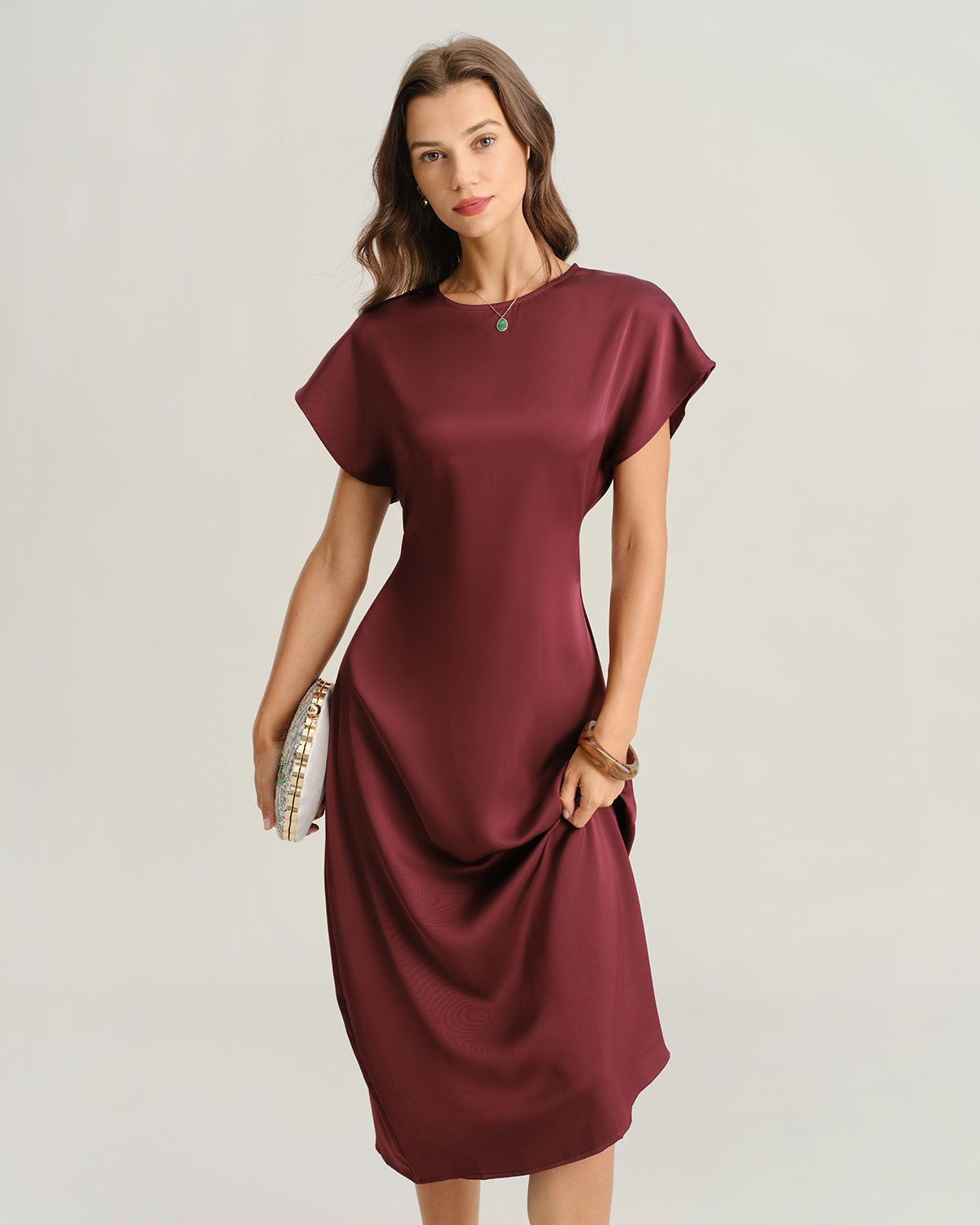 Vestido Midi A-Line de Satén Rojo con Mangas de Cowl