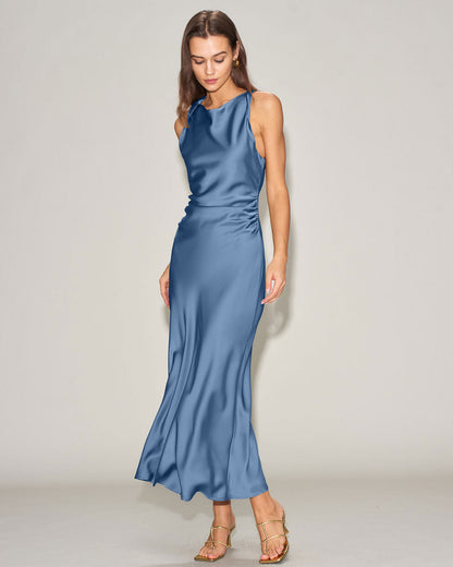 Vestido Midi de Satén Azul con Escote Barco