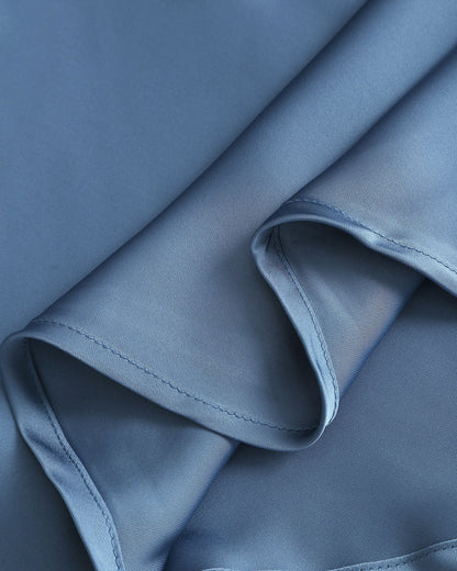 Vestido Midi de Satén Azul con Escote Barco
