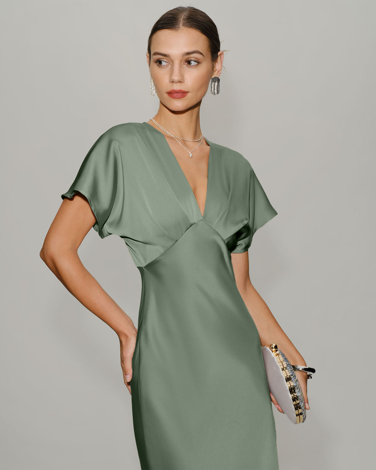 Vestido Midi A-Line Verde de Satén con Escote en V