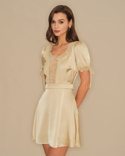 Vestido Mini de Satén con Encaje y Escote en V Color Albaricoque