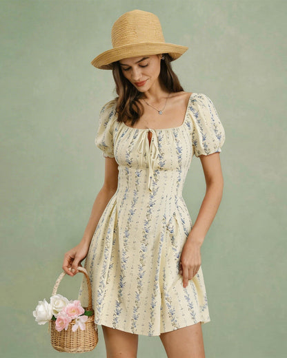Vestido Mini Floral con Escote Cuadrado en Albaricoque