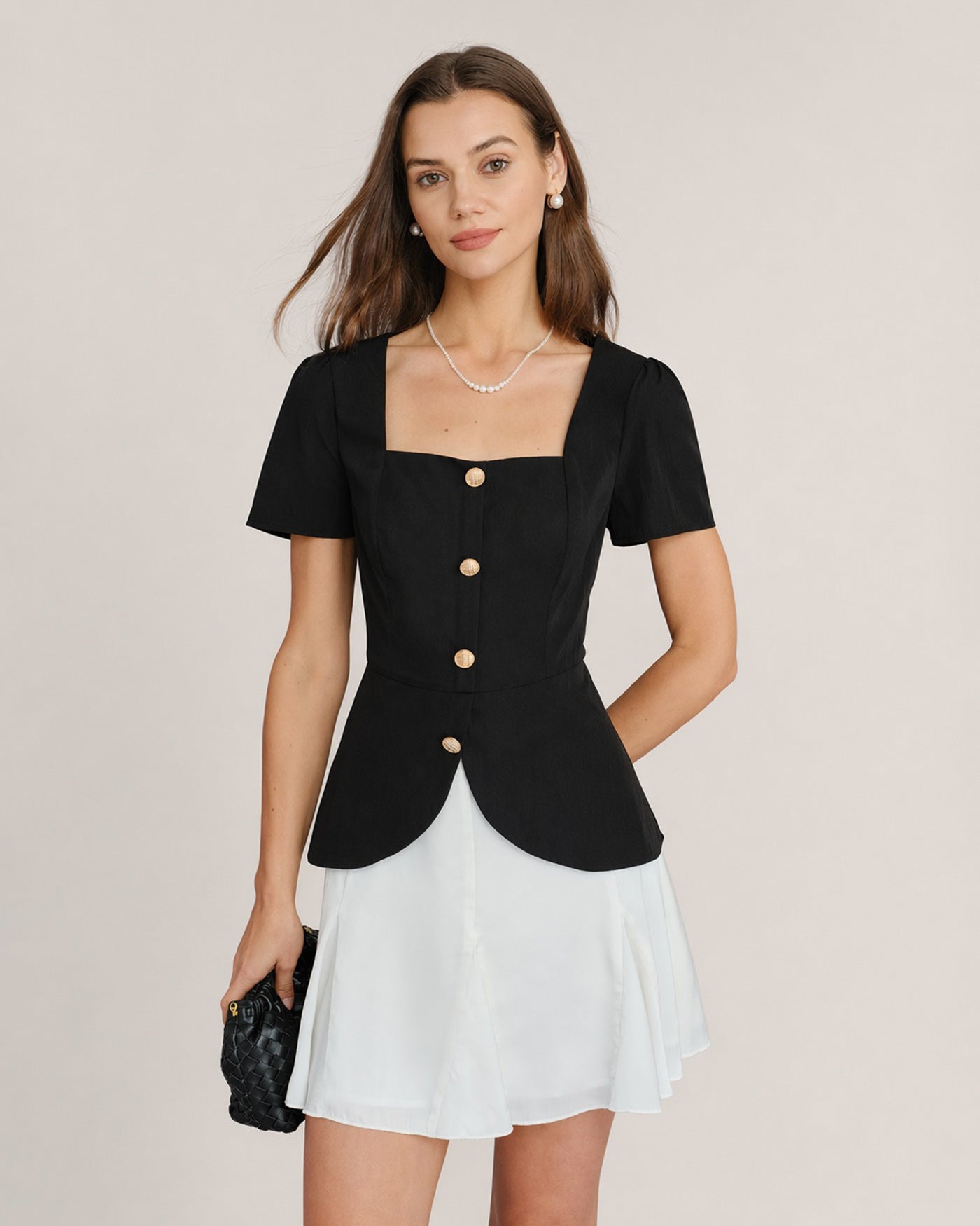 Vestido Mini de Cuello Cuadrado Negro con Contraste
