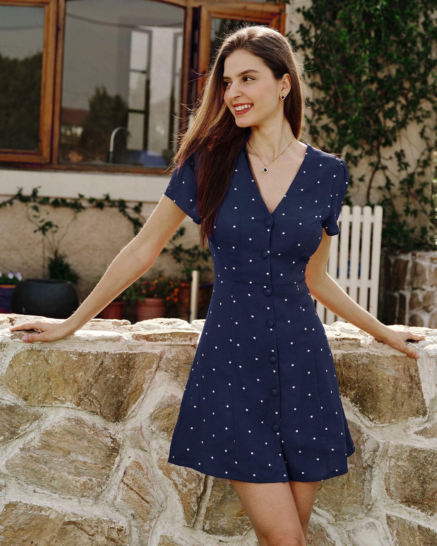 Vestido Mini de Botones con Cuello en V y Lunares Azules