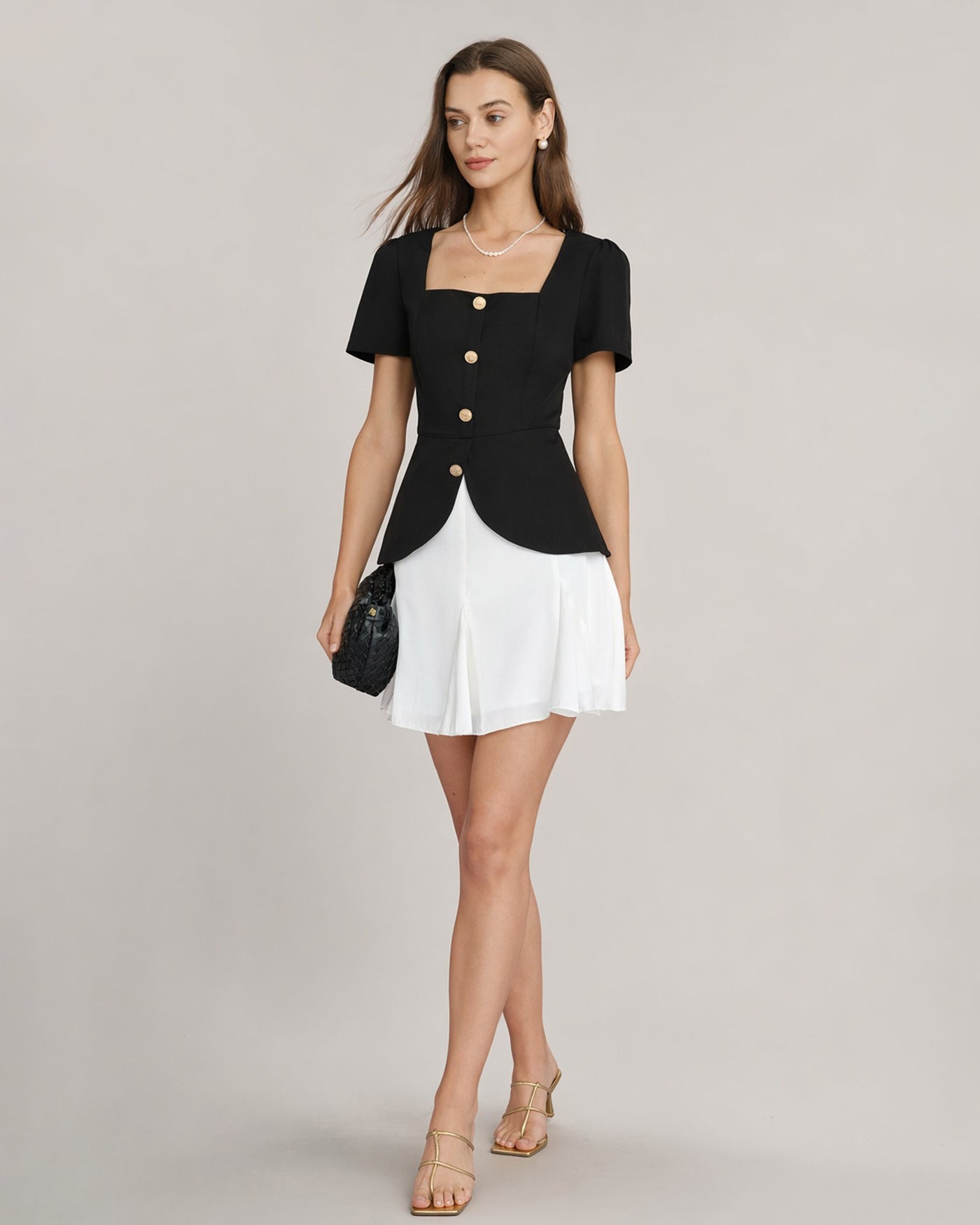 Vestido Mini de Cuello Cuadrado Negro con Contraste