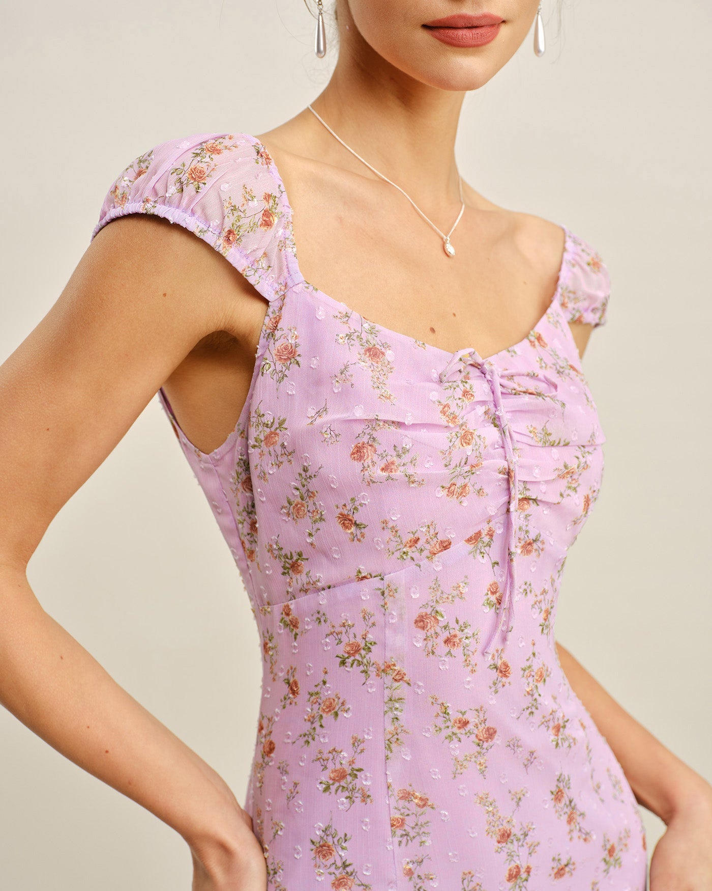 Vestido Mini Jacquard con Escote Corazón Púrpura