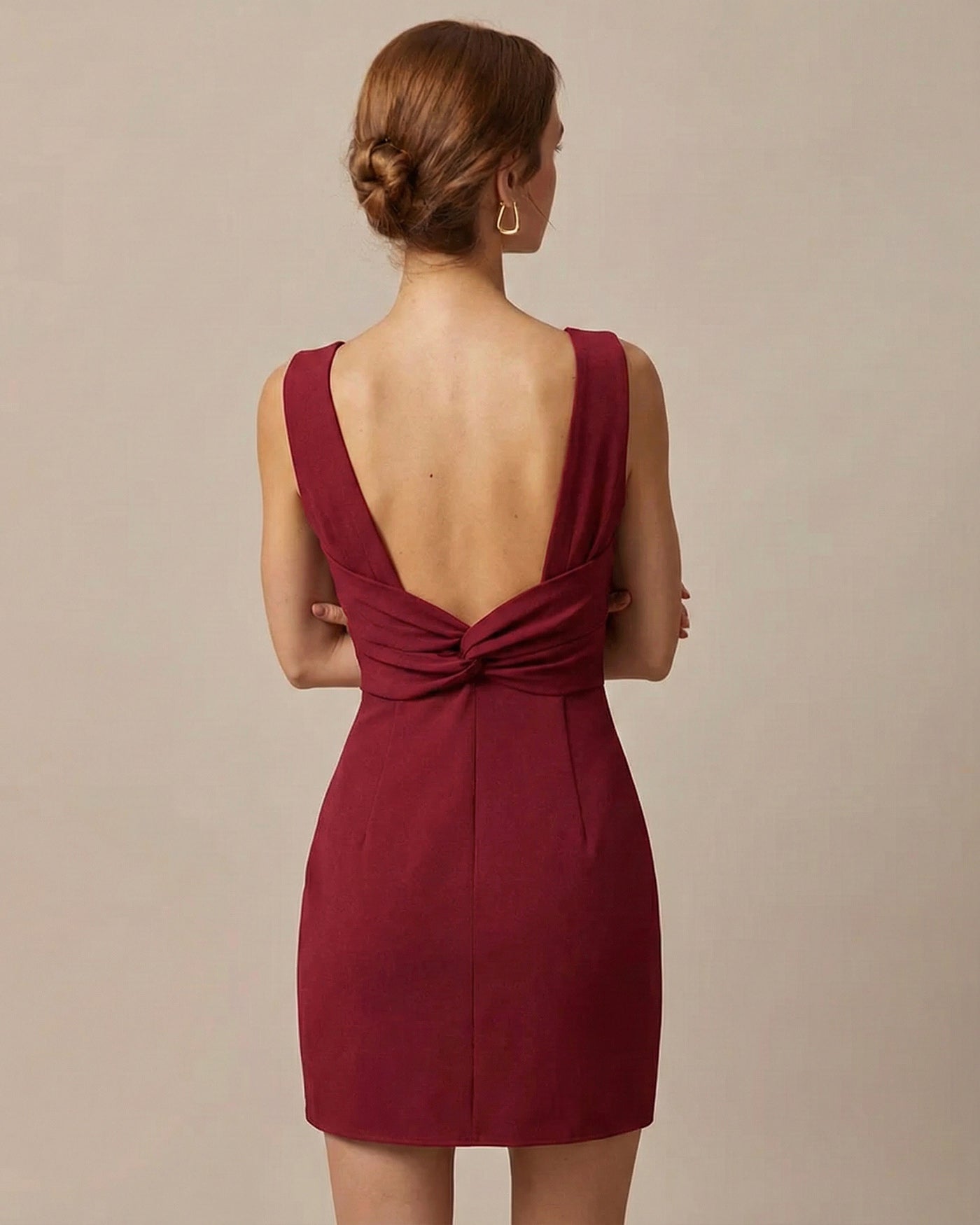Vestido Mini Sin Espalda con Cuello Barco Rojo