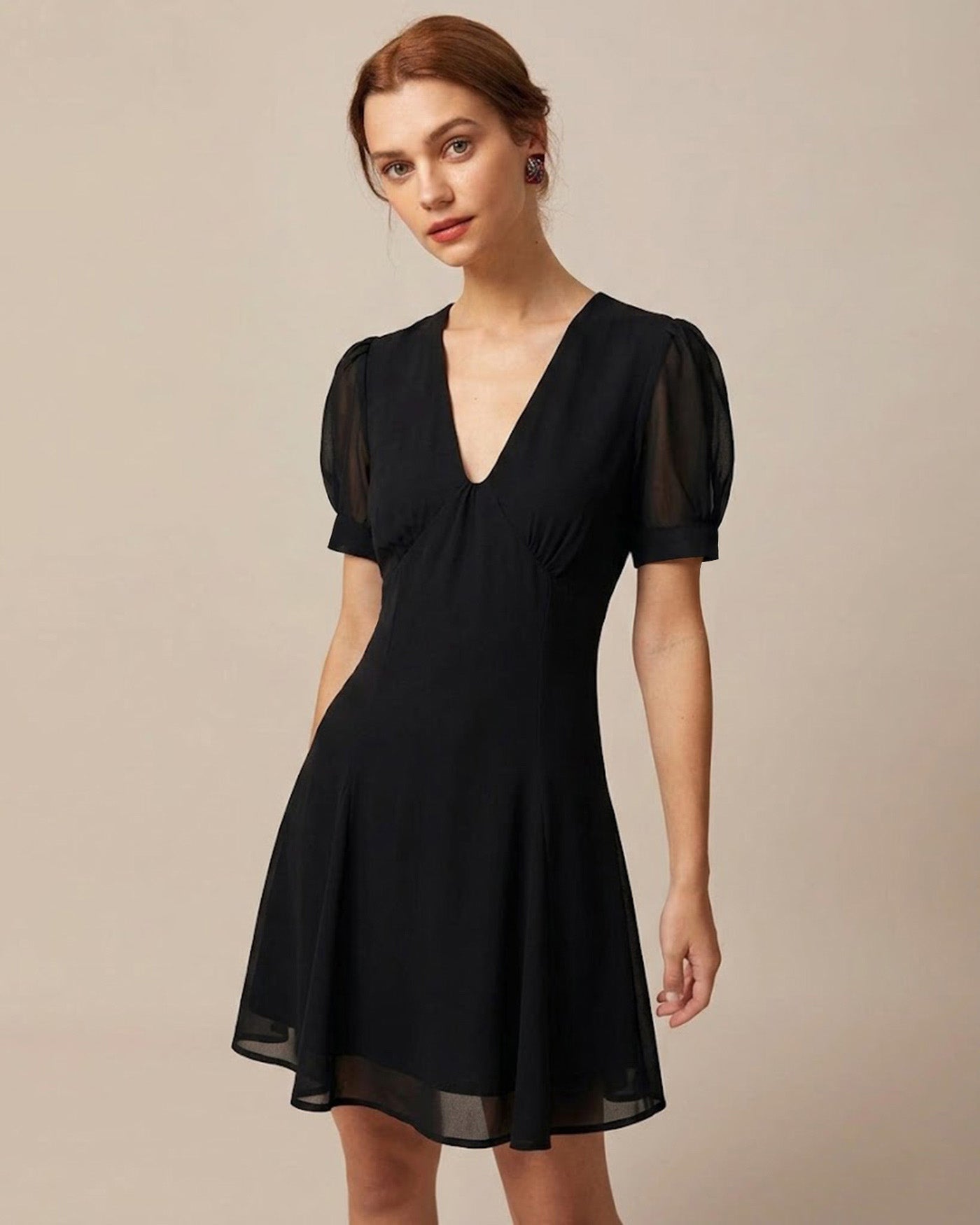 Vestido Mini de Manga Abullonada con Escote en V Negro