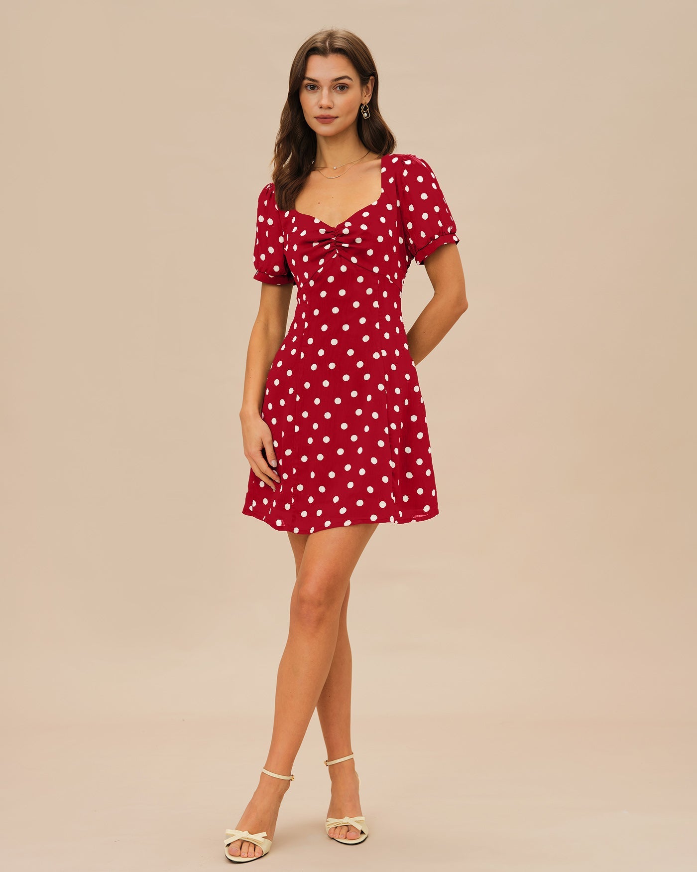 Vestido Mini de Lunares con Mangas Abullonadas Rojas