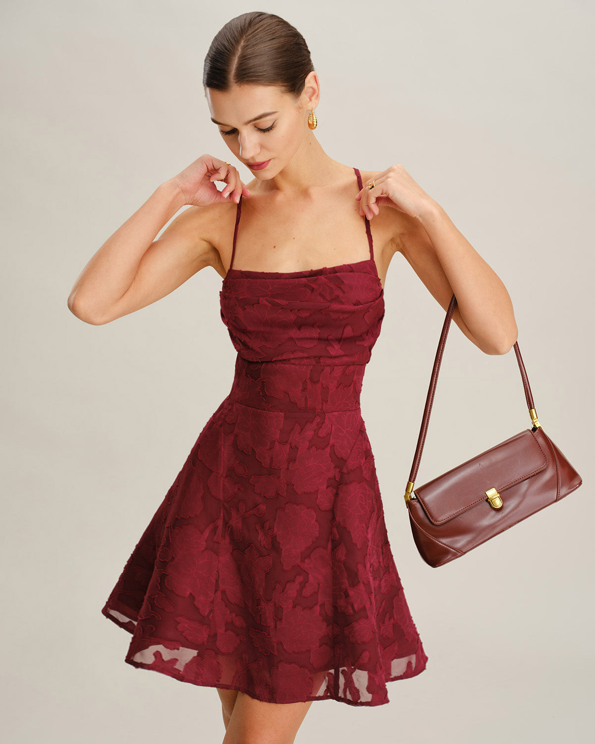 Vestido Mini Sin Espalda Floral Rojo Vino