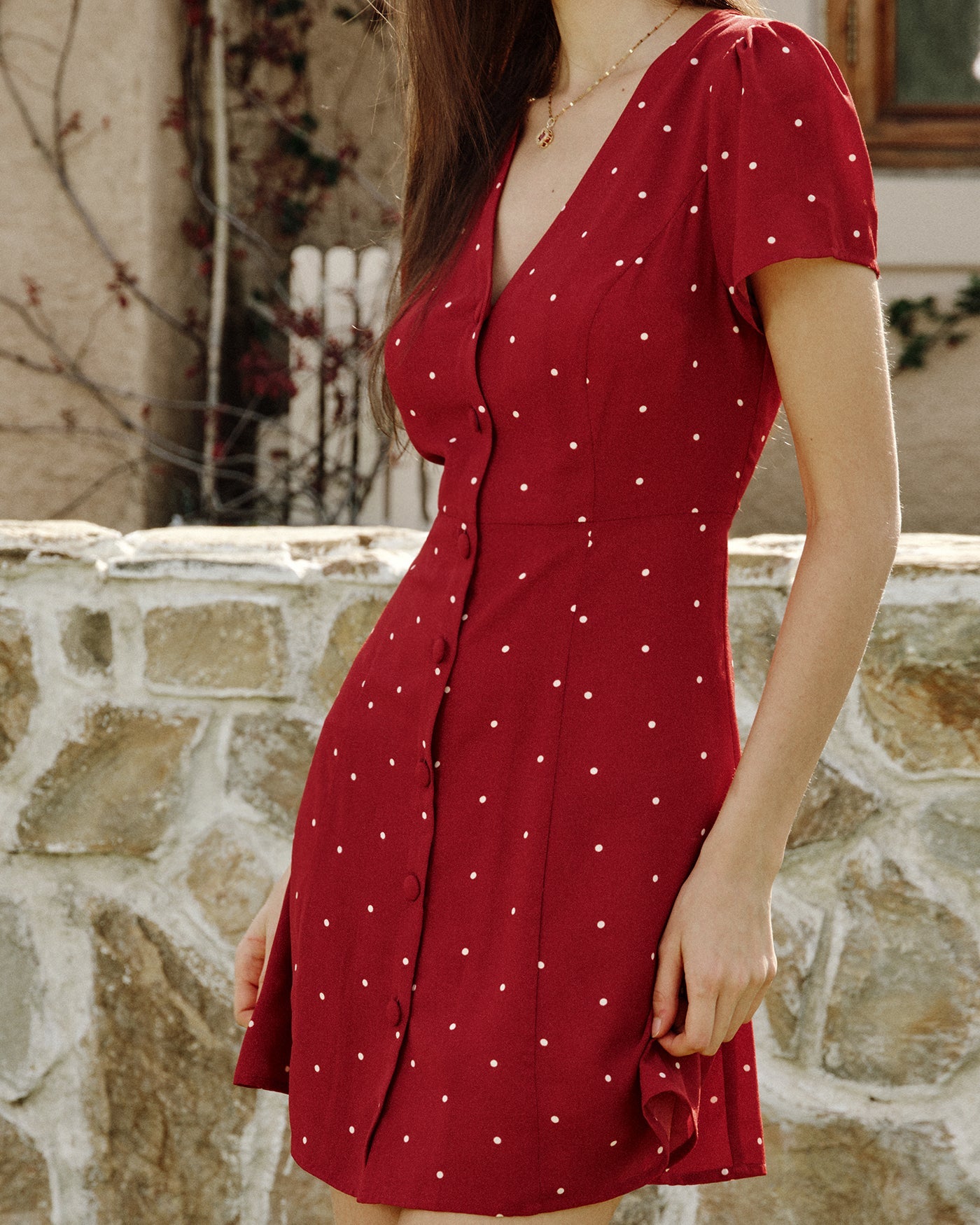 Vestido Mini de Puntos con Cuello en V Color Rojo Vino