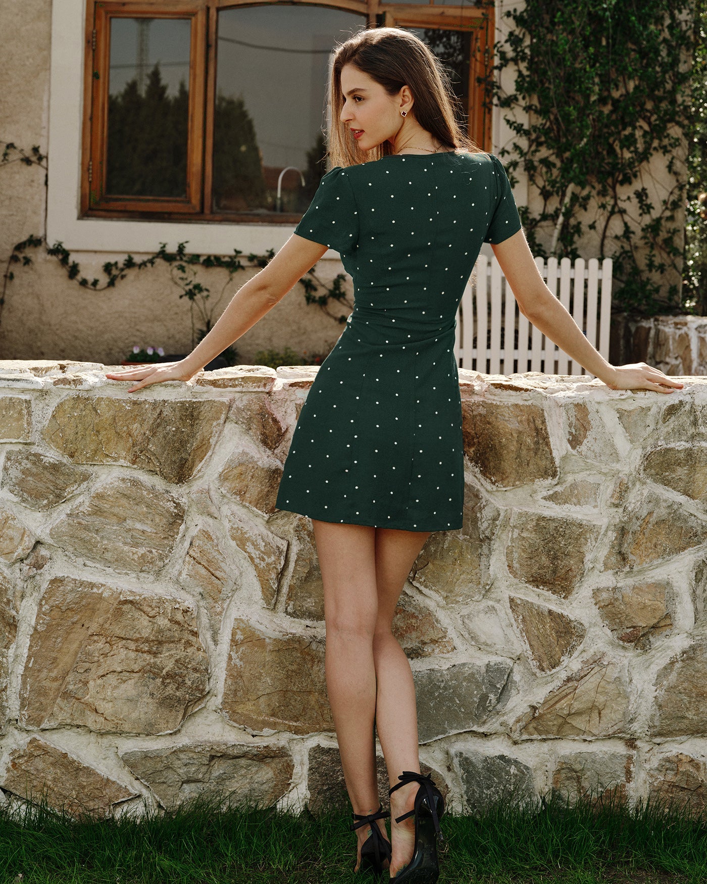 Vestido Mini de Lunares Verde con Escote en V