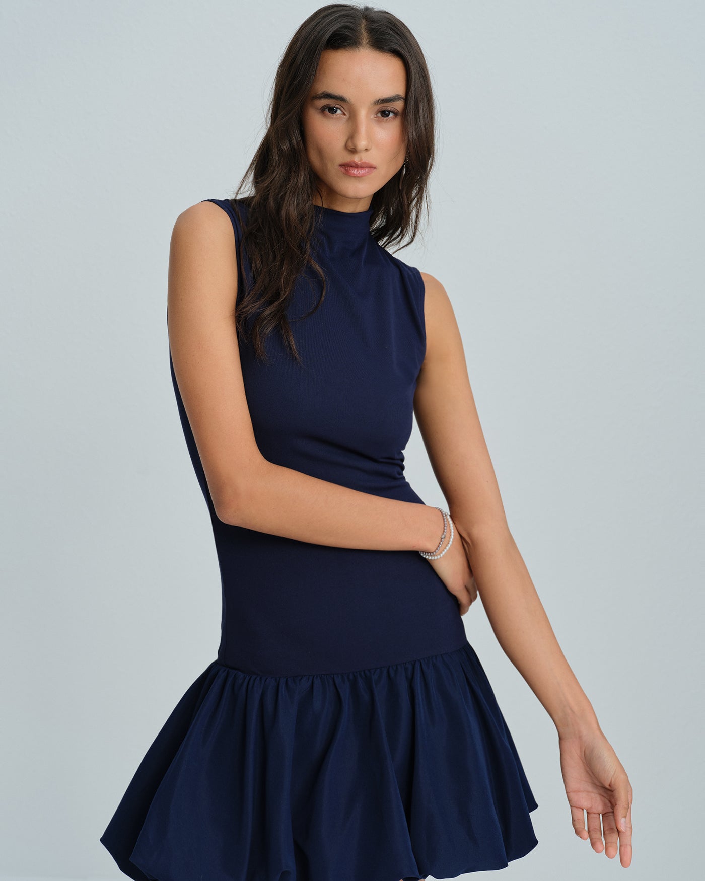 Vestido Mini Con Cuello Alto Arrugado Marinho