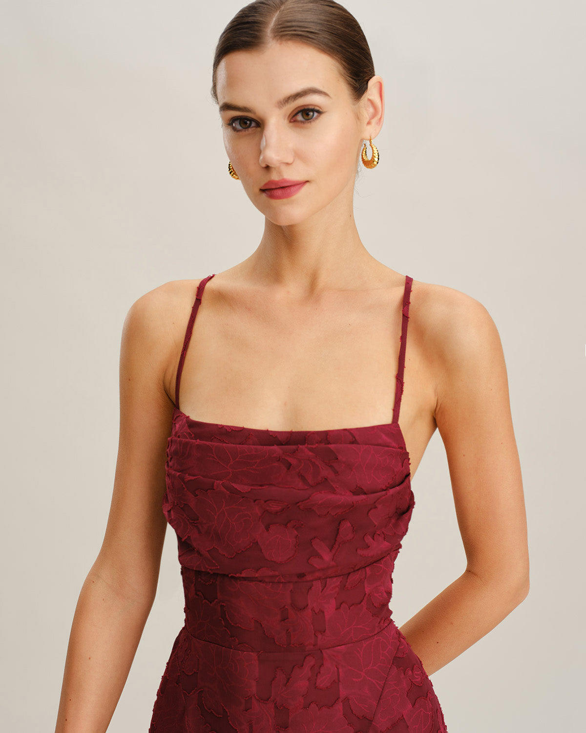 Vestido Mini Sin Espalda Floral Rojo Vino