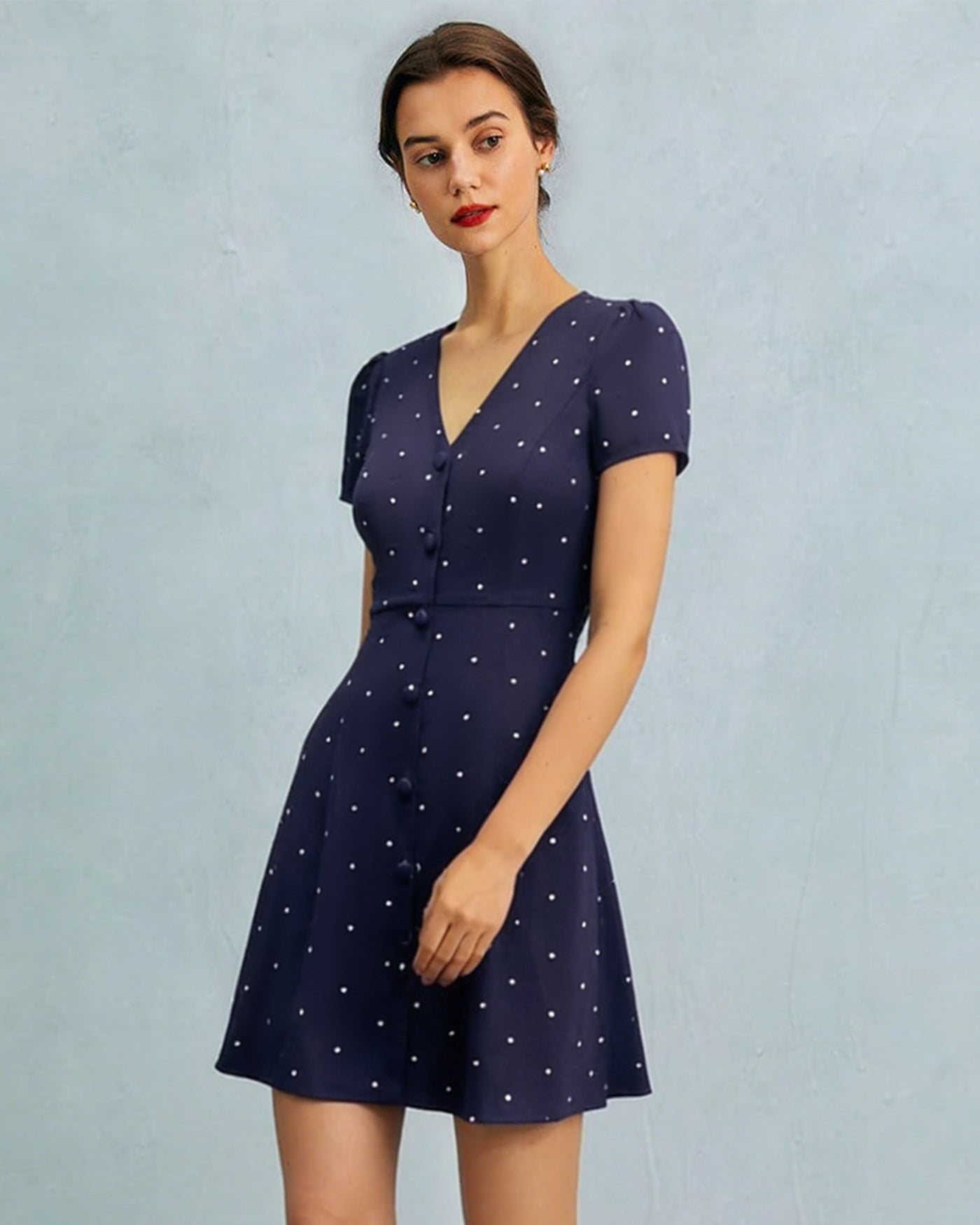 Vestido Mini de Botones con Cuello en V y Lunares Azules
