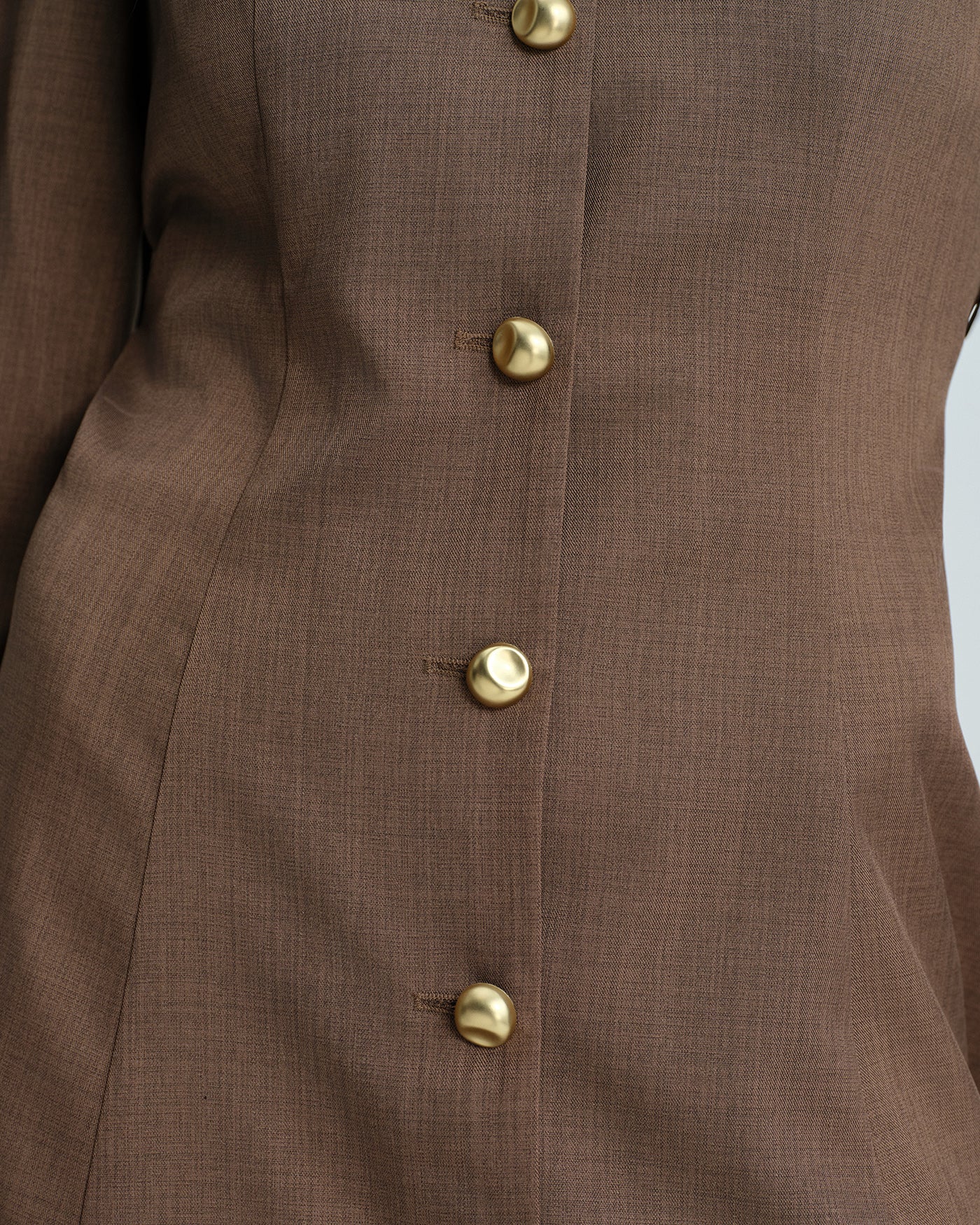 Vestido Mini con Botón y Corbata Marrón