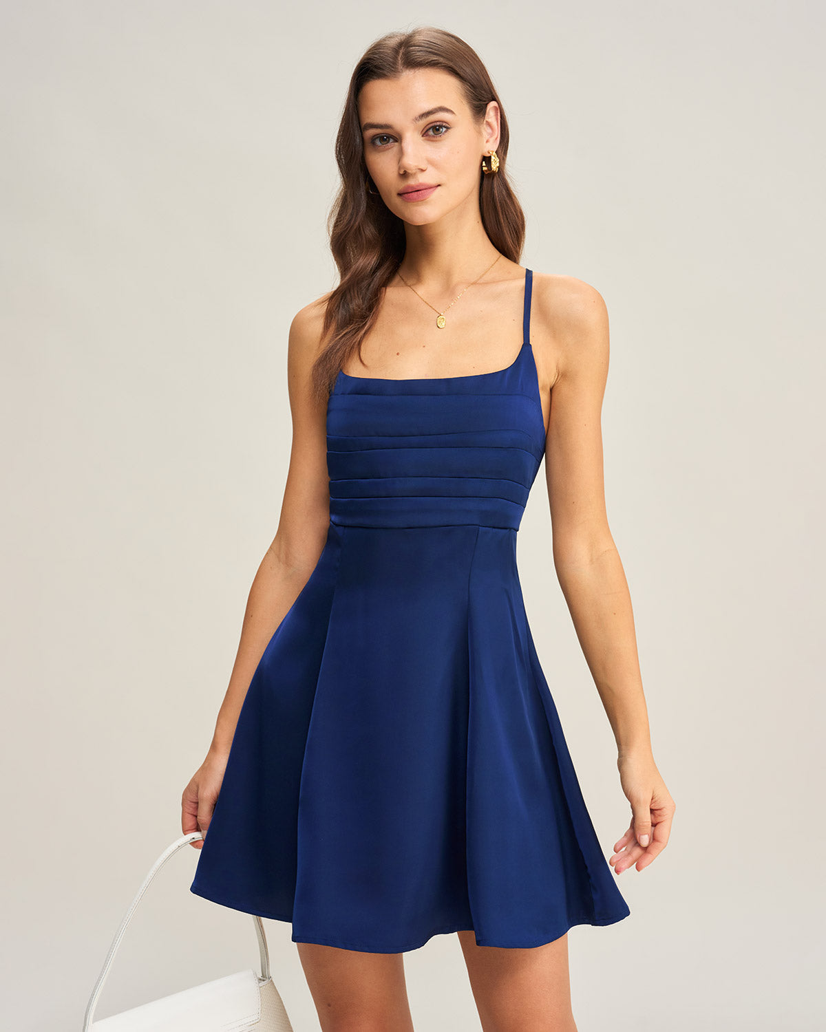 Vestido Mini de Satén Plisado en Color Marino