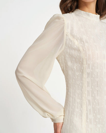 Vestido Mini de Chiffon Beige con Cuello Alto