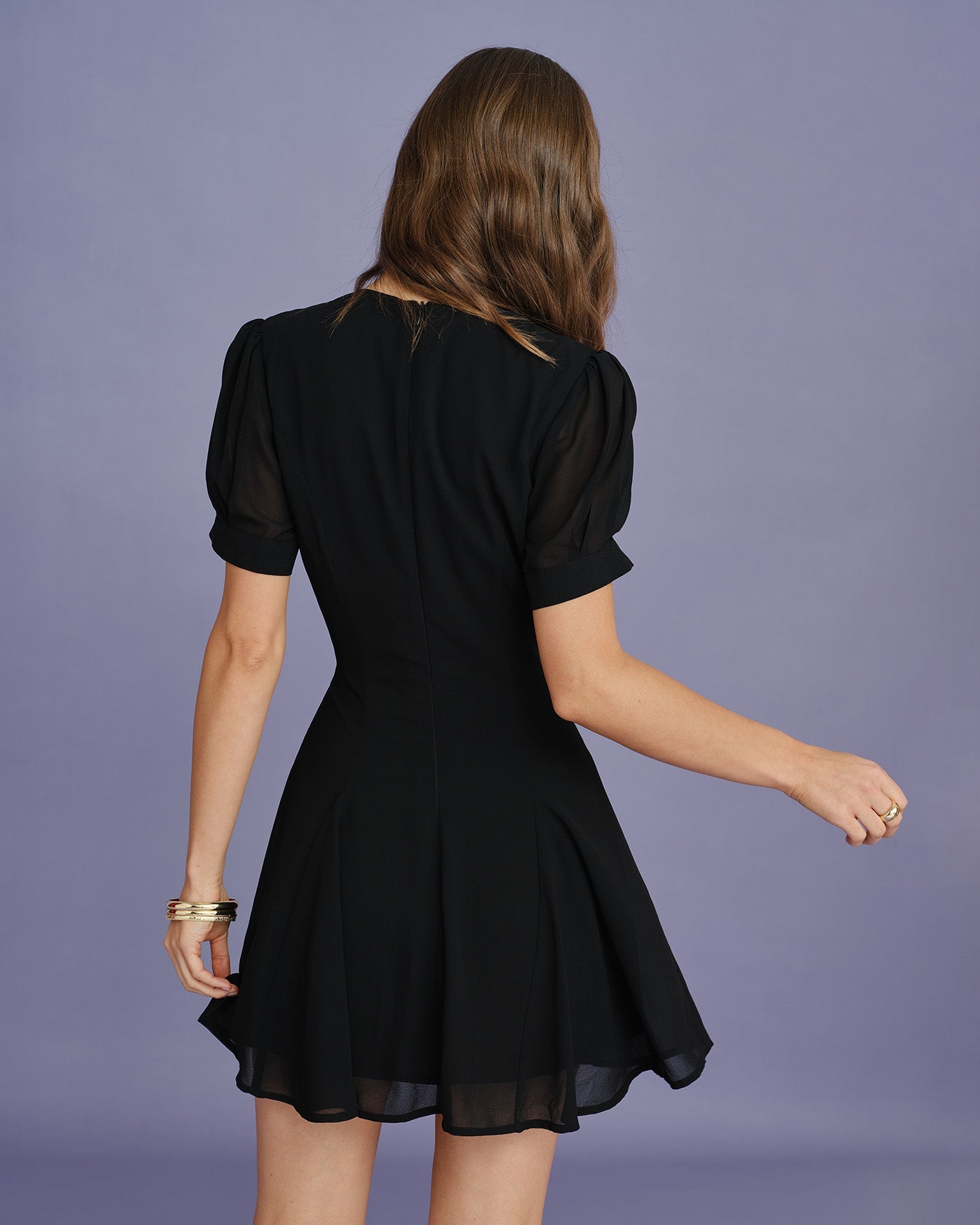 Vestido Mini de Manga Abullonada con Escote en V Negro
