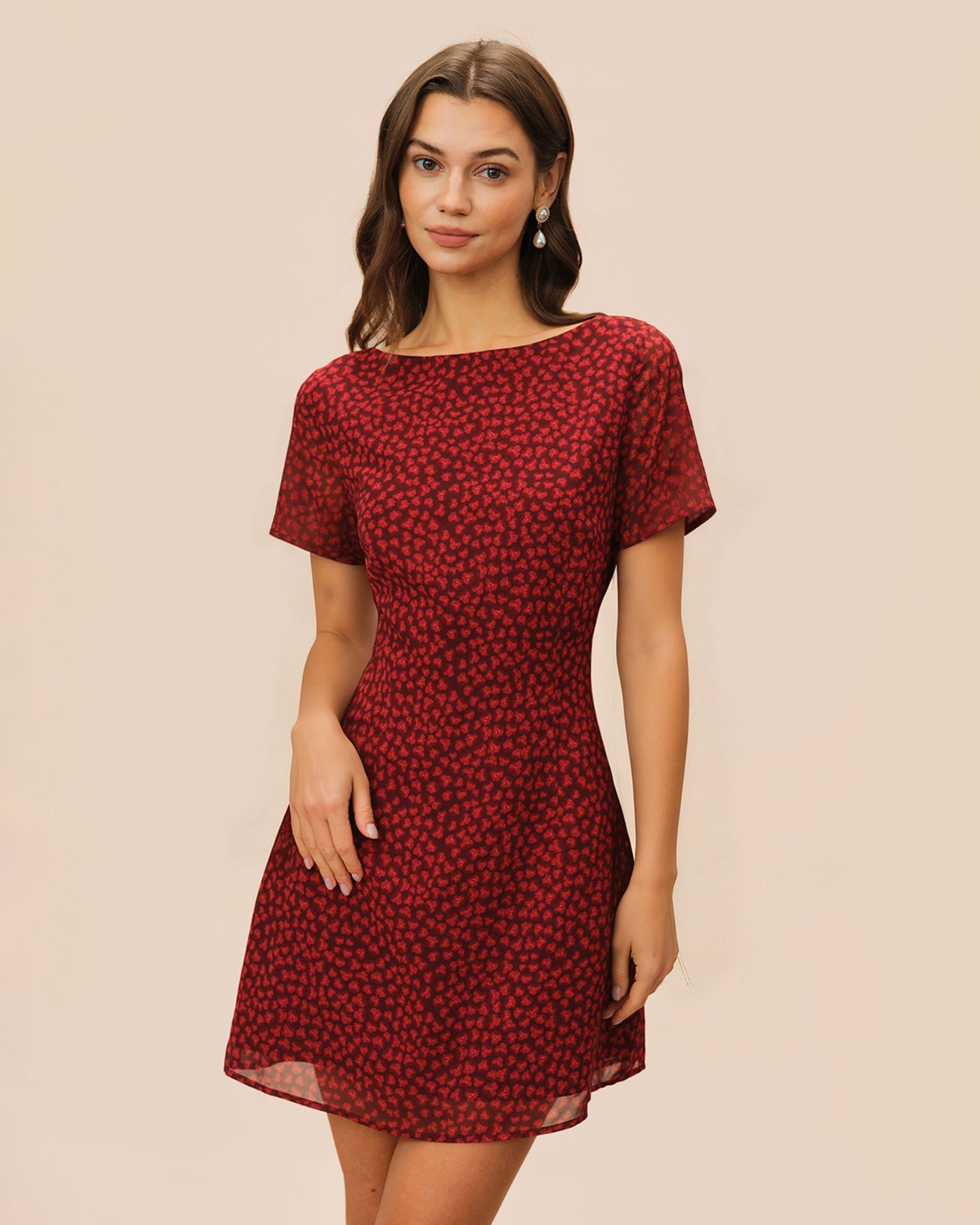 Vestido Mini Floral con Cuello Barco Rojo